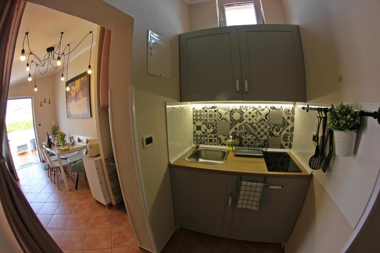 Room And Apartment Doris Lovrecica  Exterior photo