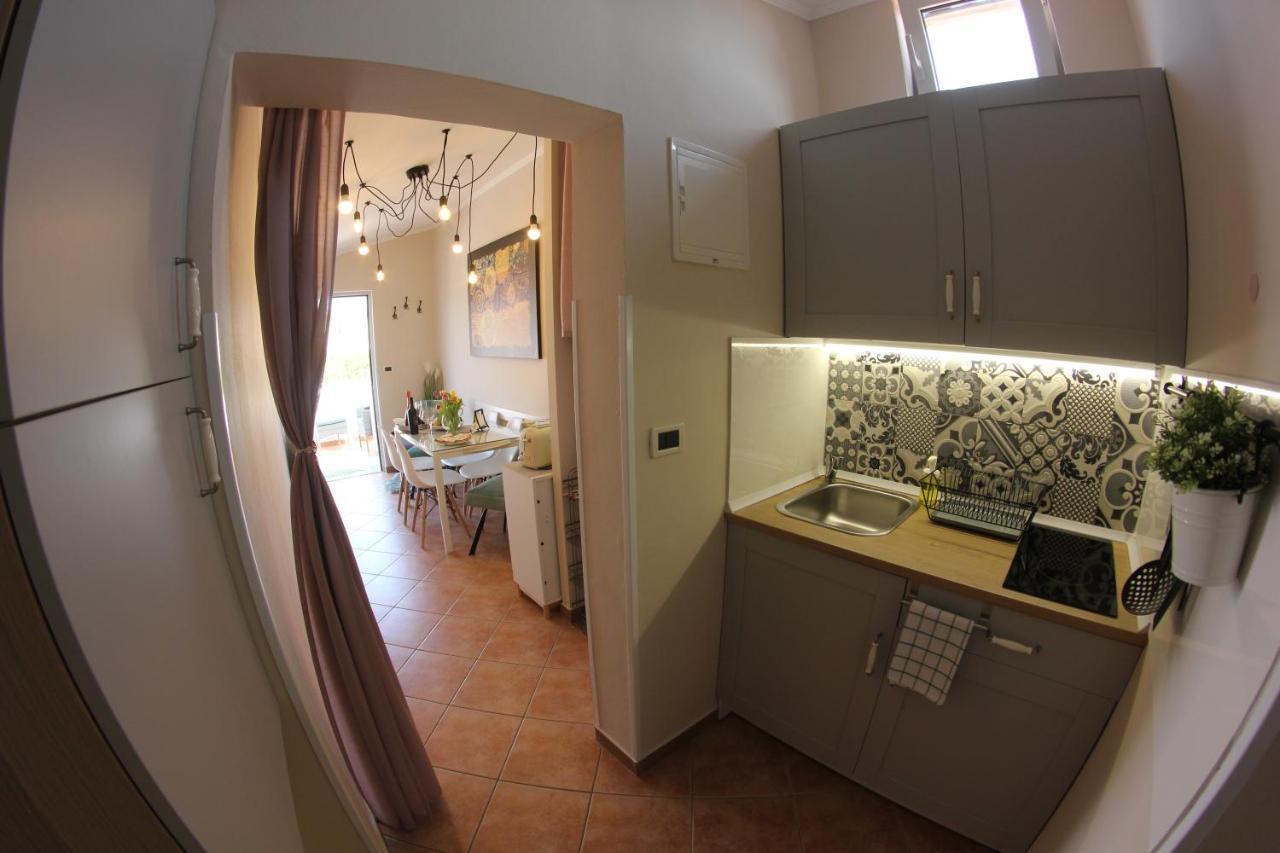 Room And Apartment Doris Lovrecica  Exterior photo